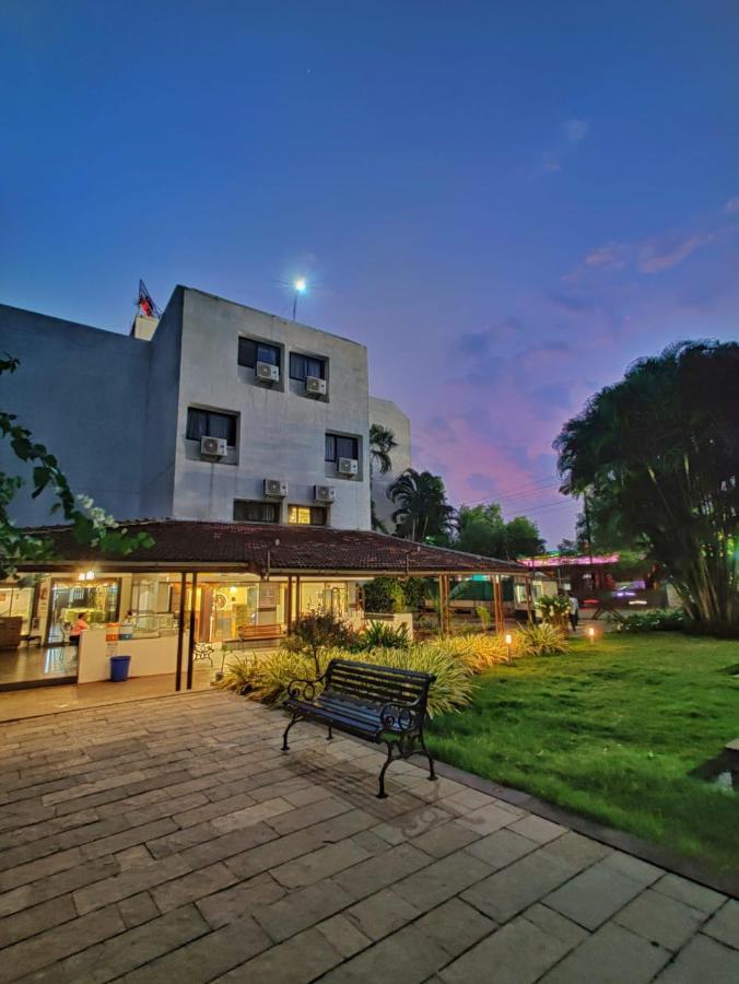Hotel Ashwin Igatpuri, Pure Veg & Jain Food Extérieur photo